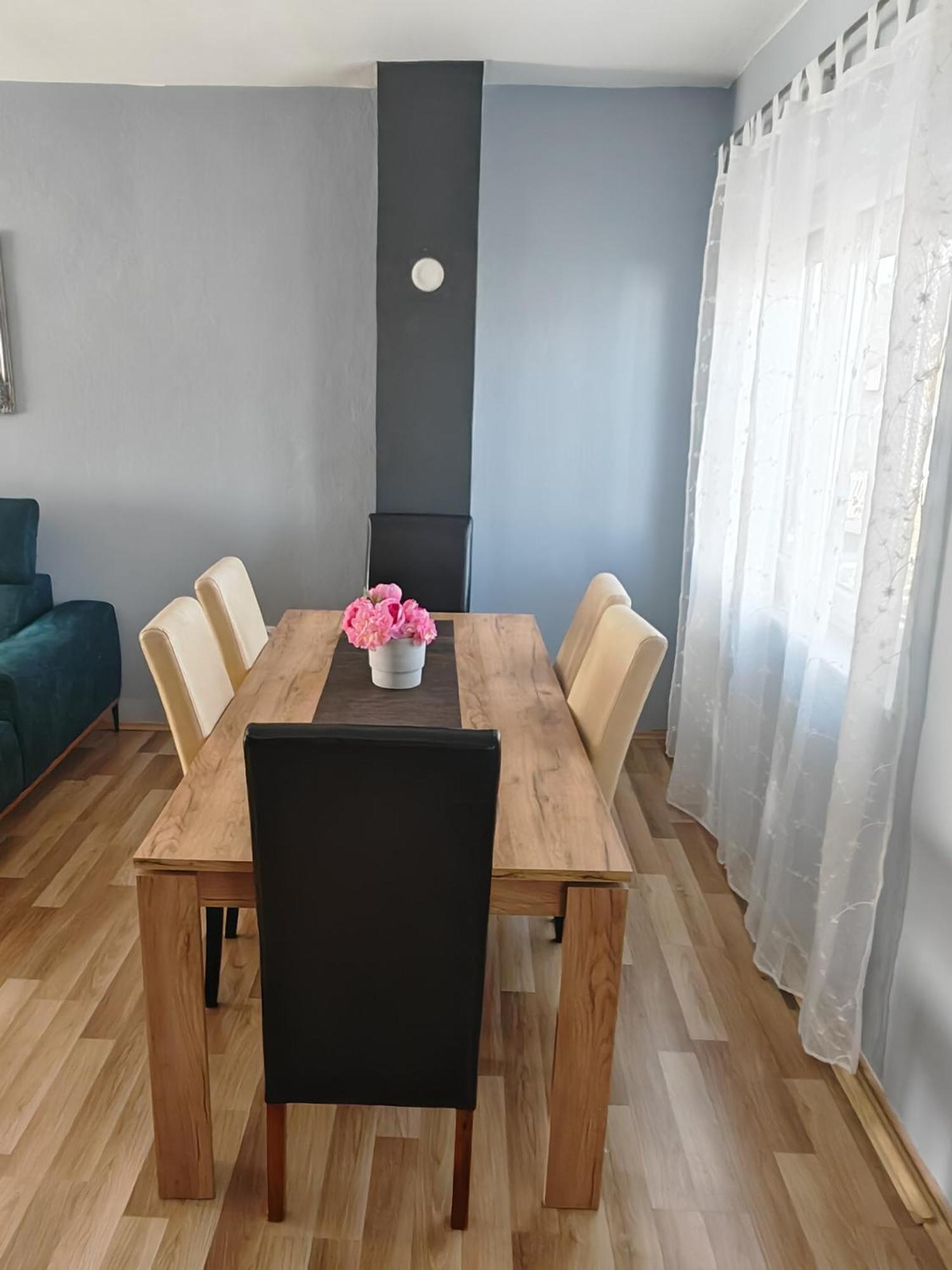 Holiday House "Villa Flora" Шибеник Екстер'єр фото