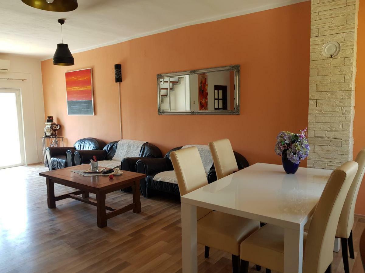 Holiday House "Villa Flora" Шибеник Екстер'єр фото