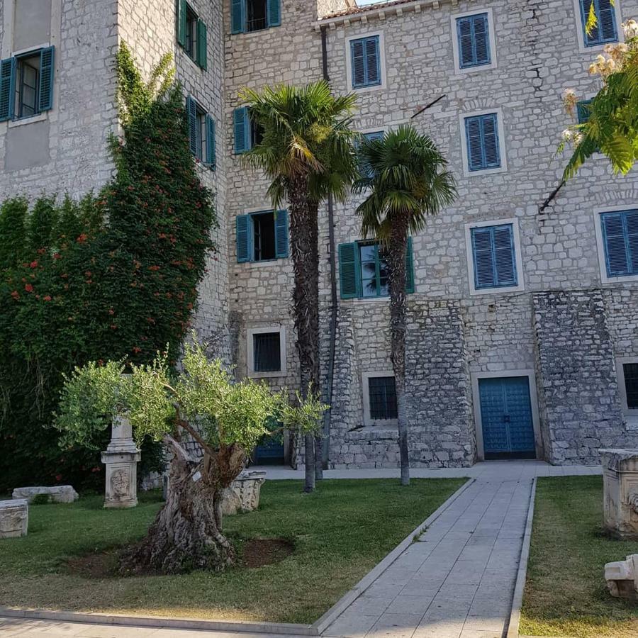 Holiday House "Villa Flora" Шибеник Екстер'єр фото