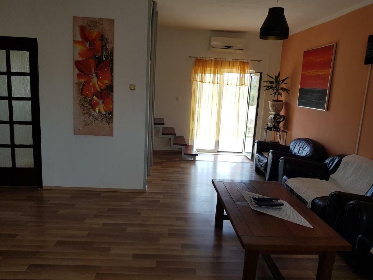 Holiday House "Villa Flora" Шибеник Екстер'єр фото