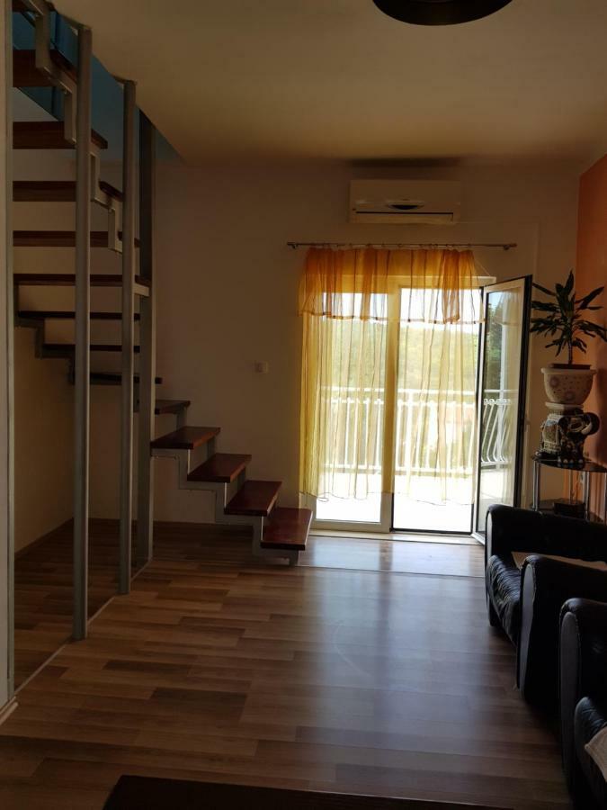 Holiday House "Villa Flora" Шибеник Екстер'єр фото