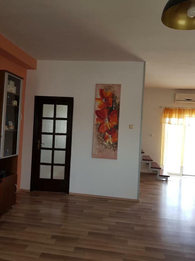 Holiday House "Villa Flora" Шибеник Екстер'єр фото