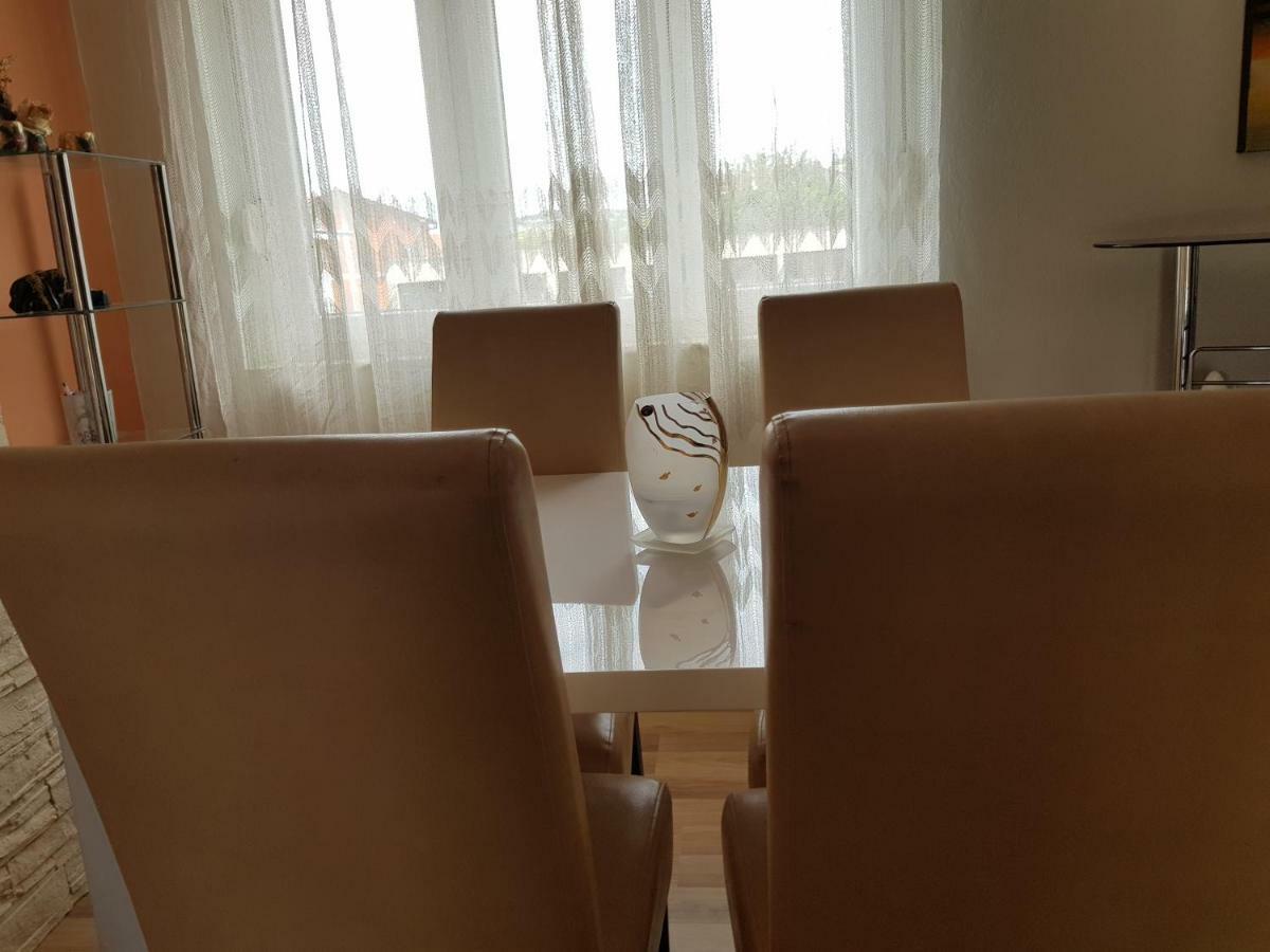 Holiday House "Villa Flora" Шибеник Екстер'єр фото