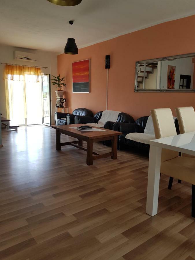 Holiday House "Villa Flora" Шибеник Екстер'єр фото