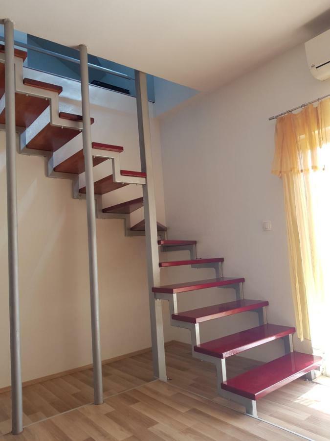 Holiday House "Villa Flora" Шибеник Екстер'єр фото