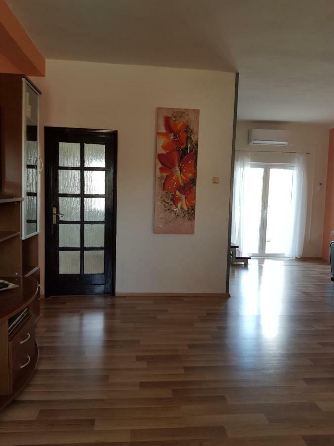 Holiday House "Villa Flora" Шибеник Екстер'єр фото