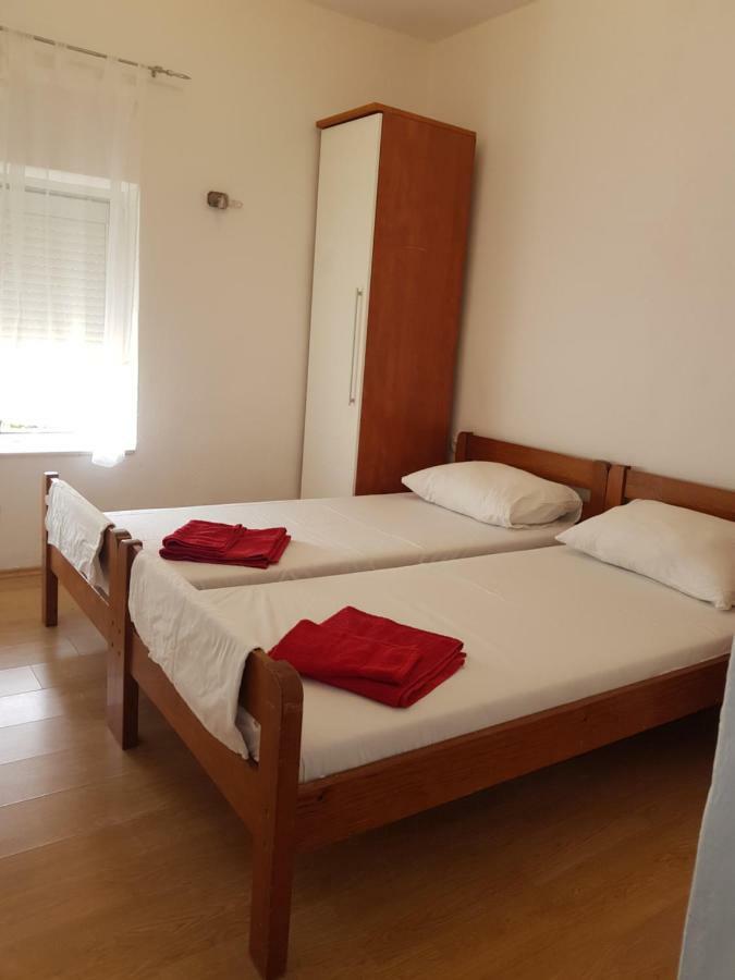 Holiday House "Villa Flora" Шибеник Екстер'єр фото
